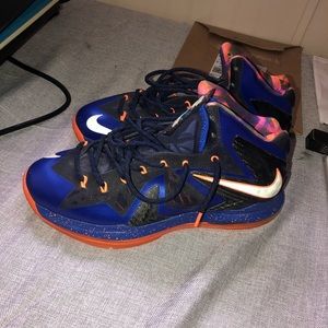 Nike lebron basketball shoes